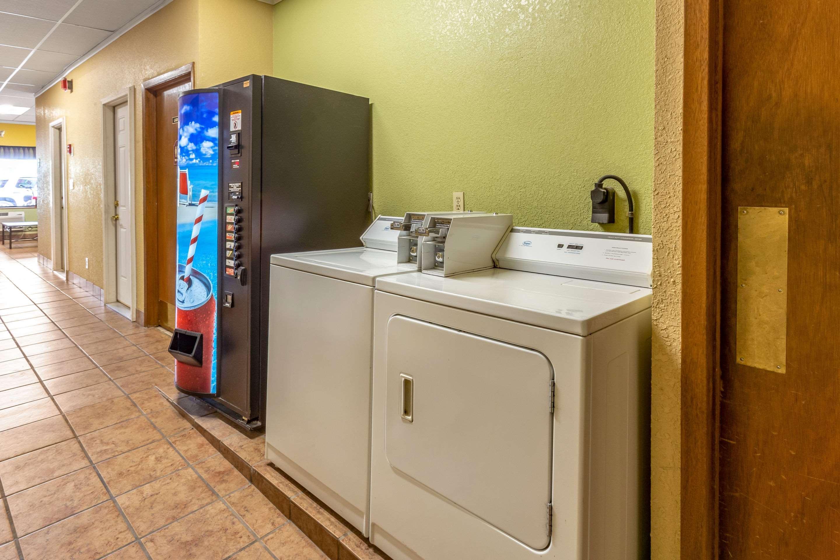 Hotel Econo & Newton