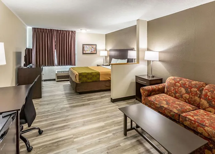Econo Lodge Inn & Suites