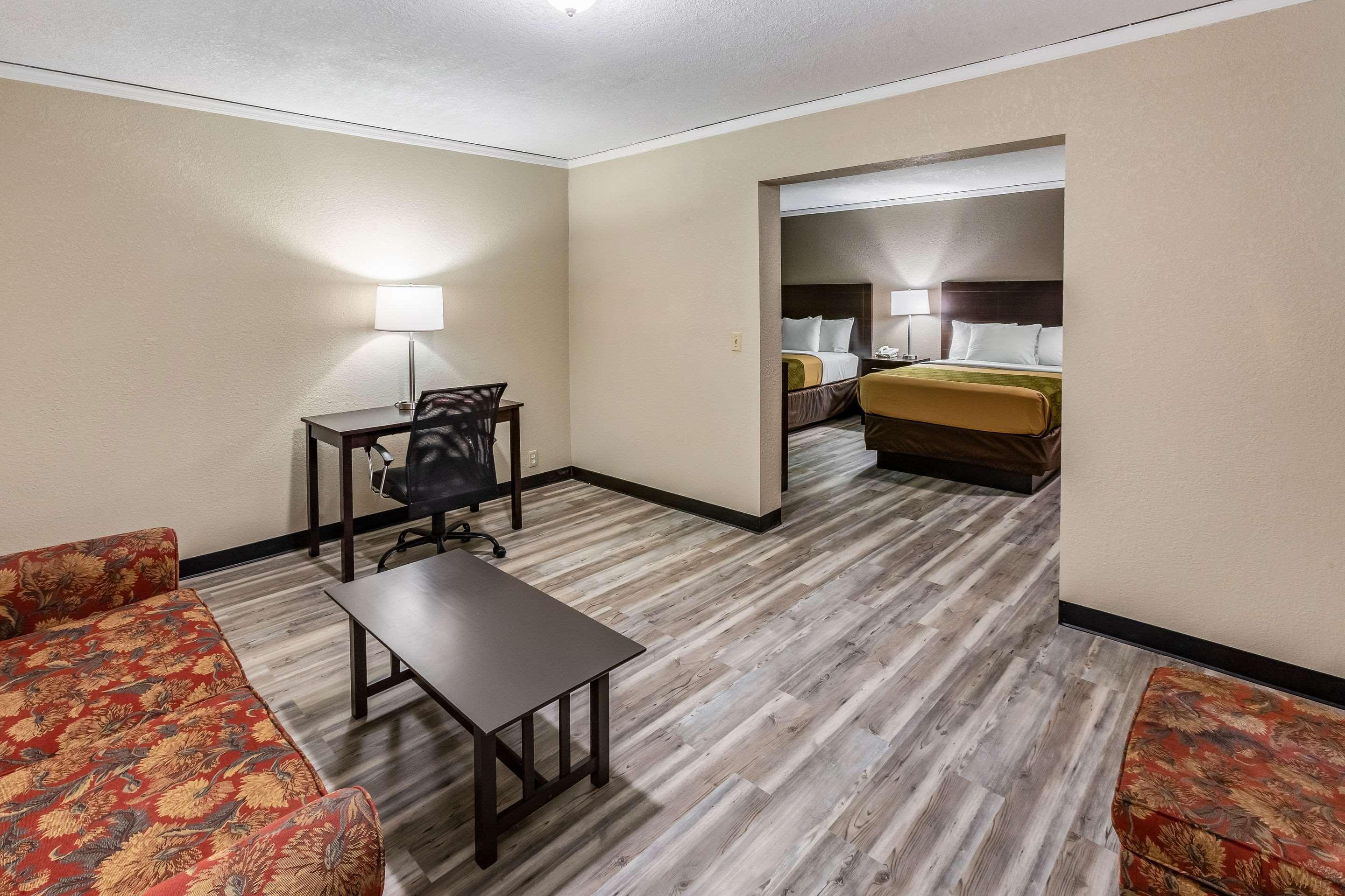 Hotel Econo &