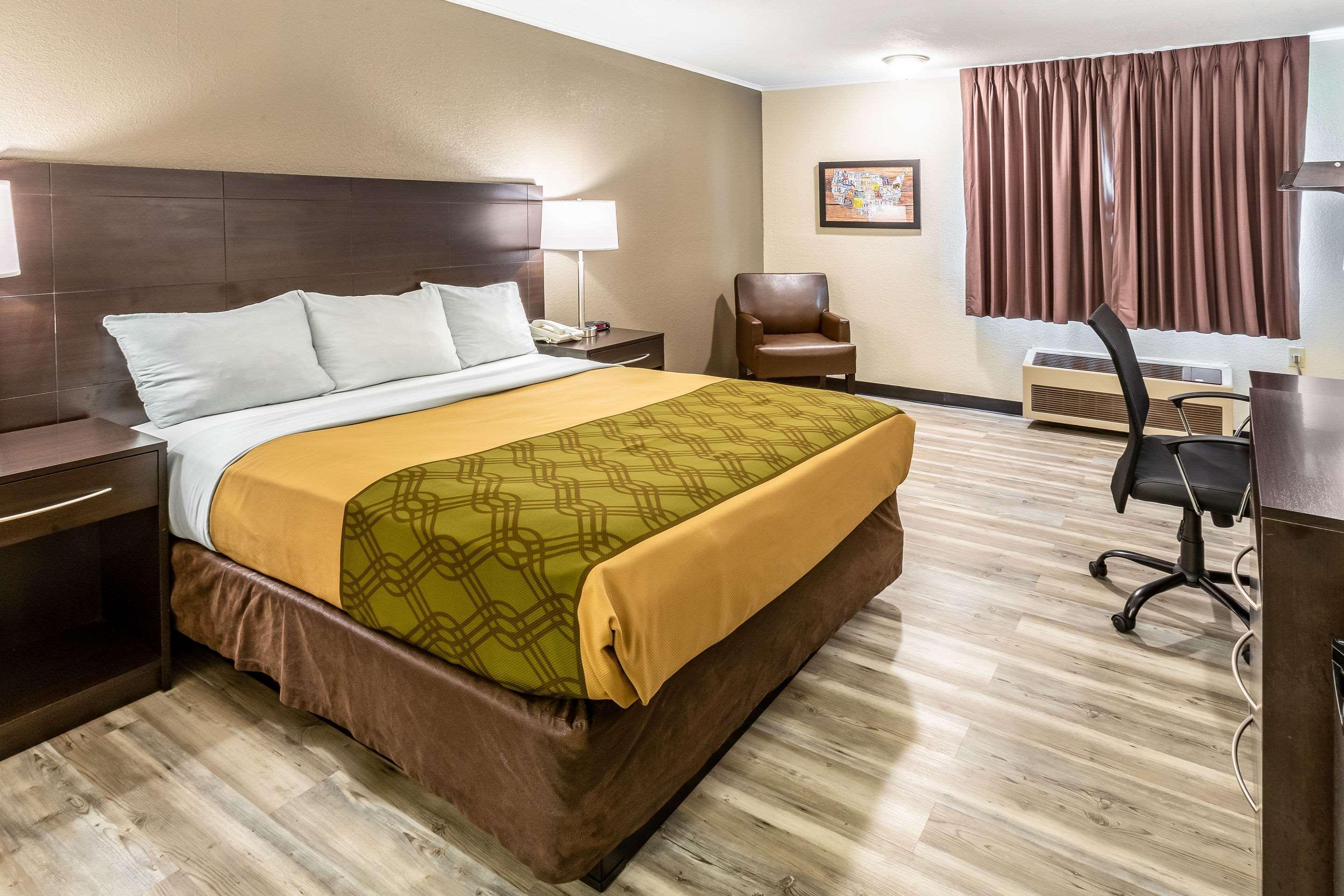 Econo & Hotel Newton