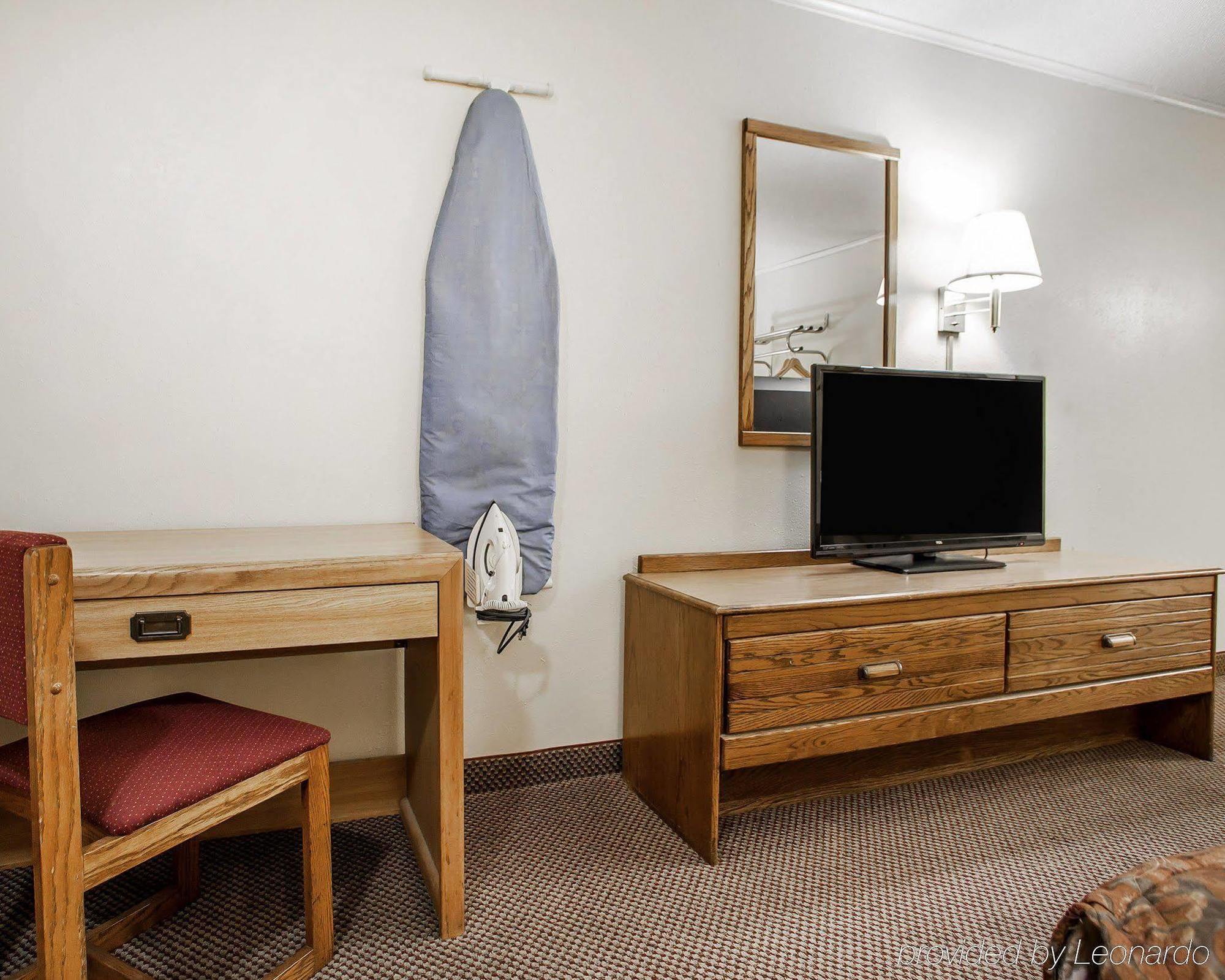 Hotel Econo &